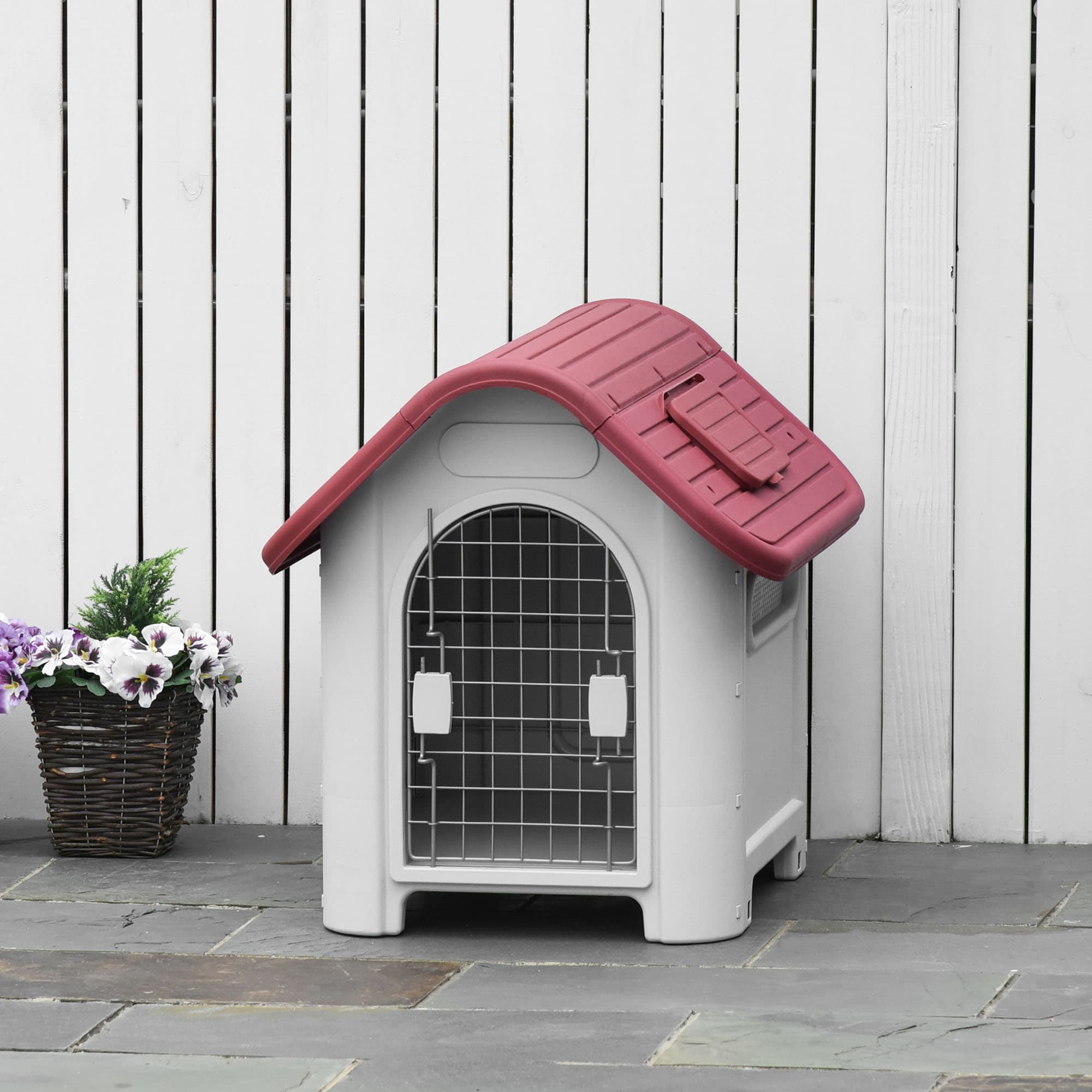Wetterfeste Hundehütte mit Dachluke und Tor