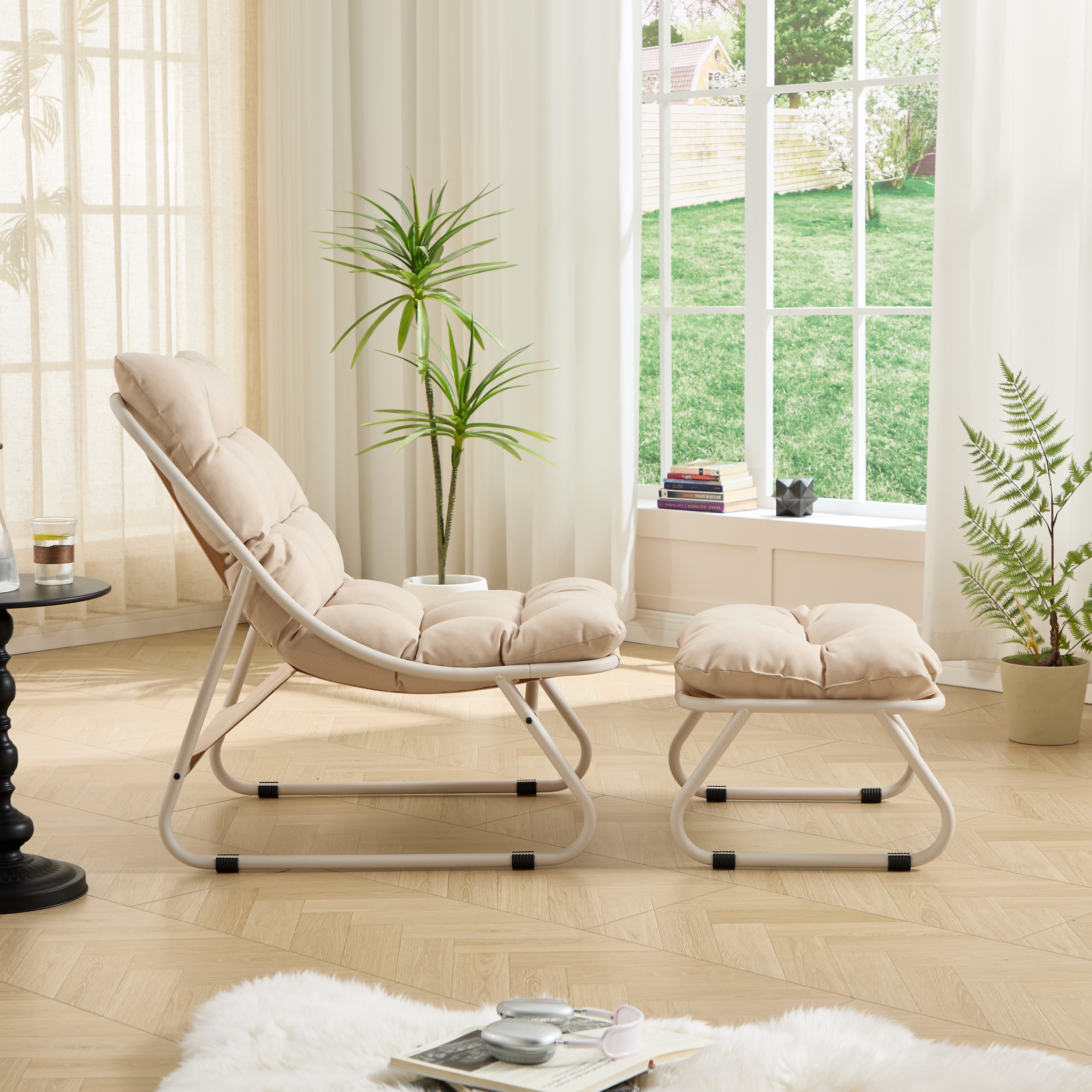 Poltrona da esterno con poggiapiedi e cuscino, beige