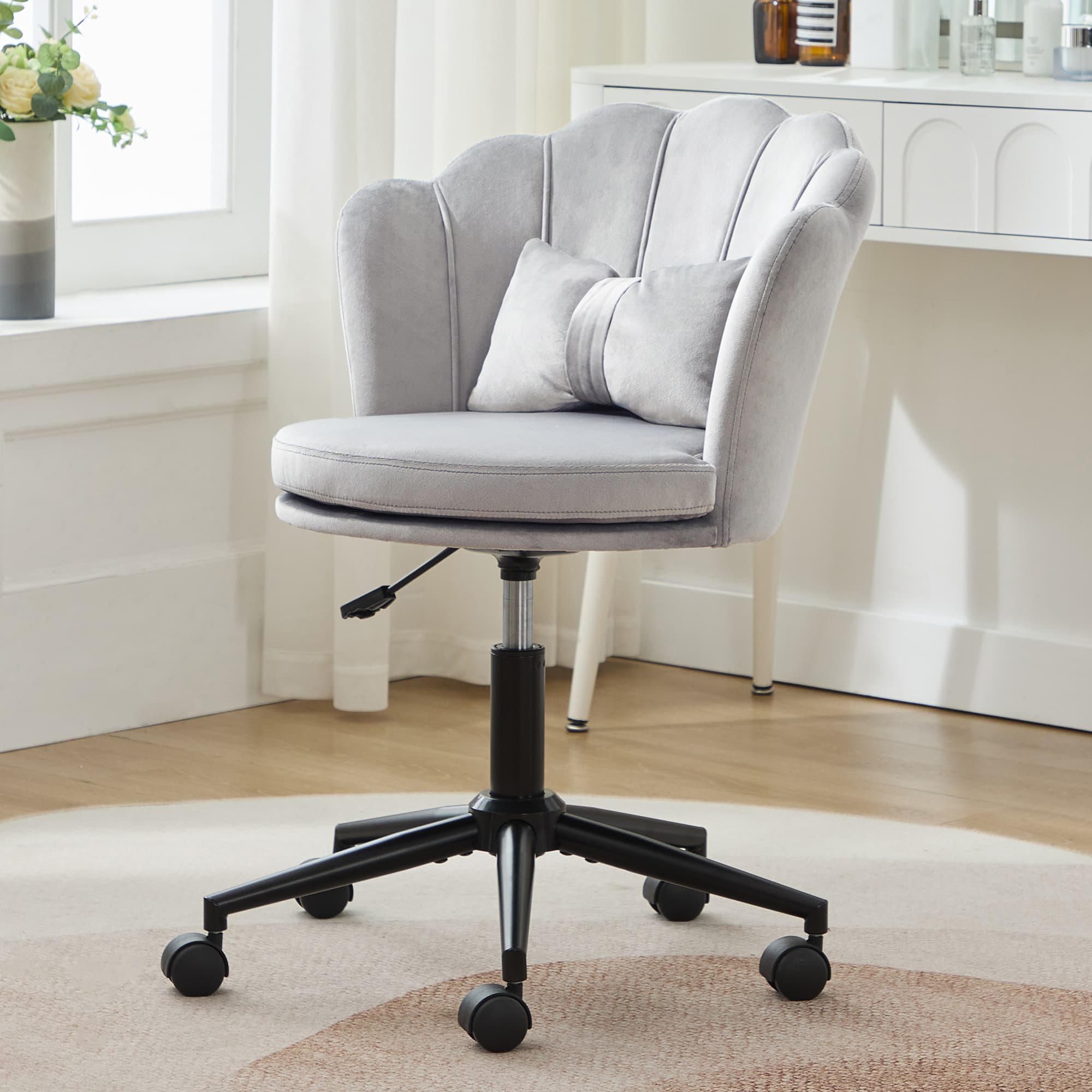 Chaise réglable en hauteur avec dossier fleuri