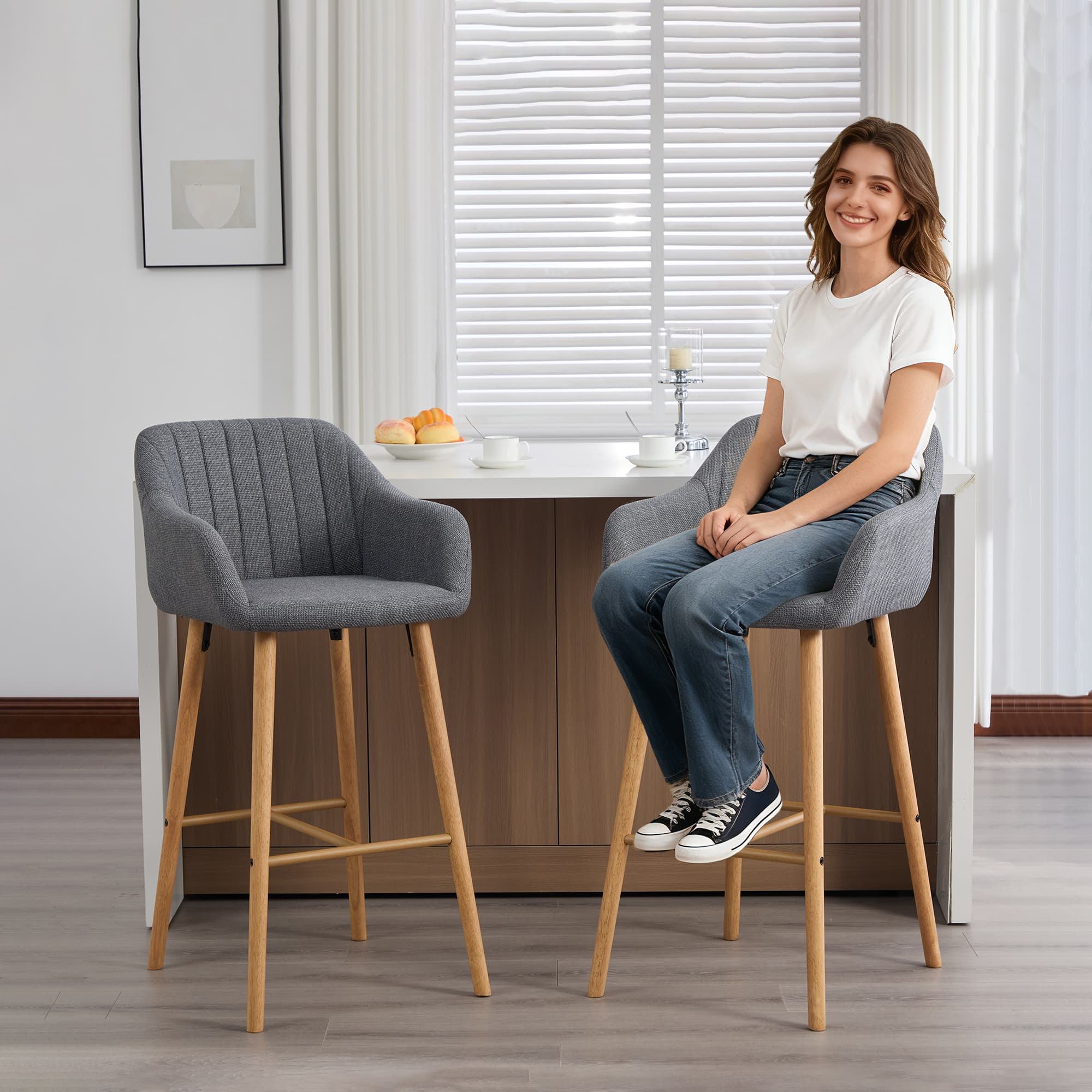 Taburete de bar moderno respaldo alto brazos lino gris