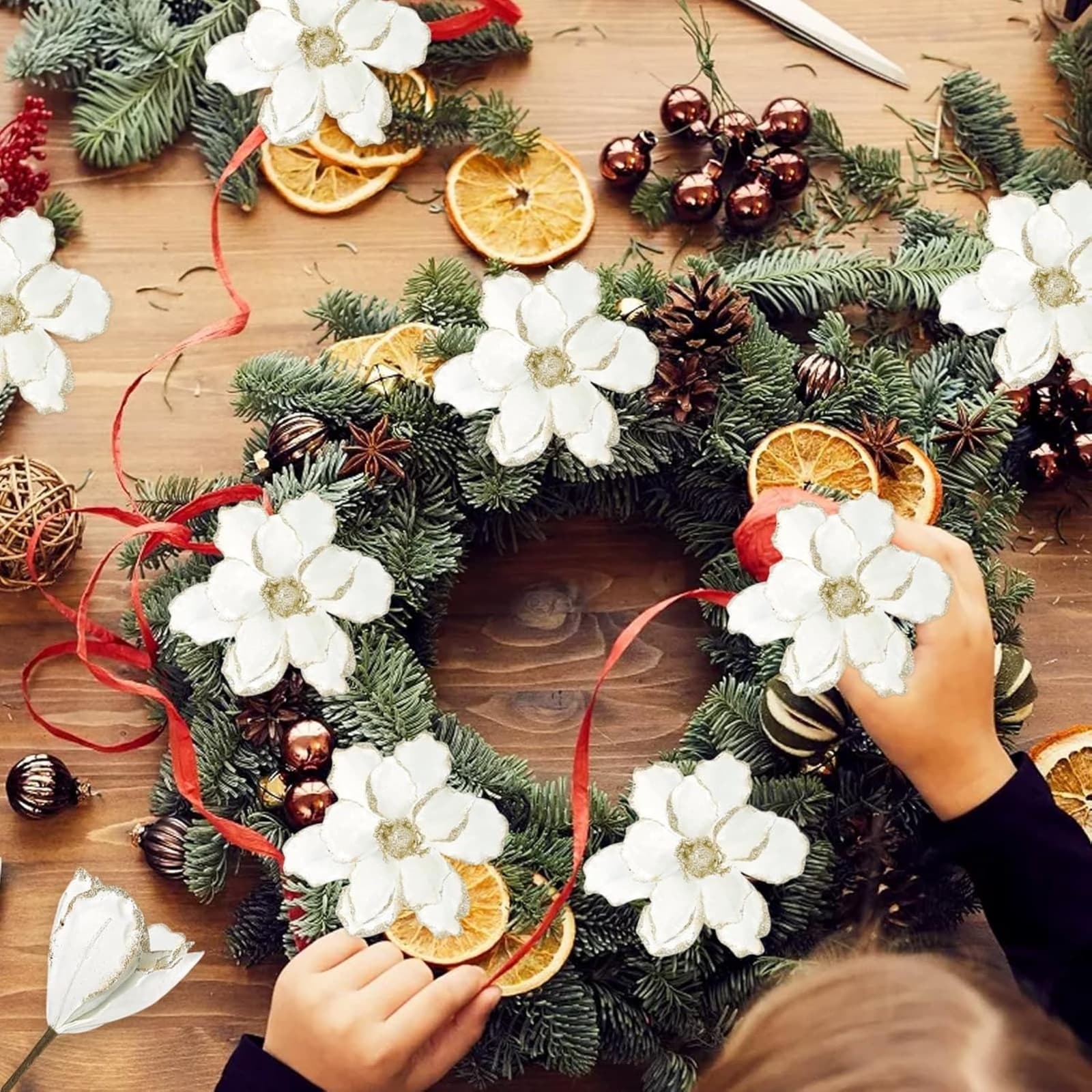 10-teiliges Set künstlicher weißer Blumen mit naturgetreuen Stielen