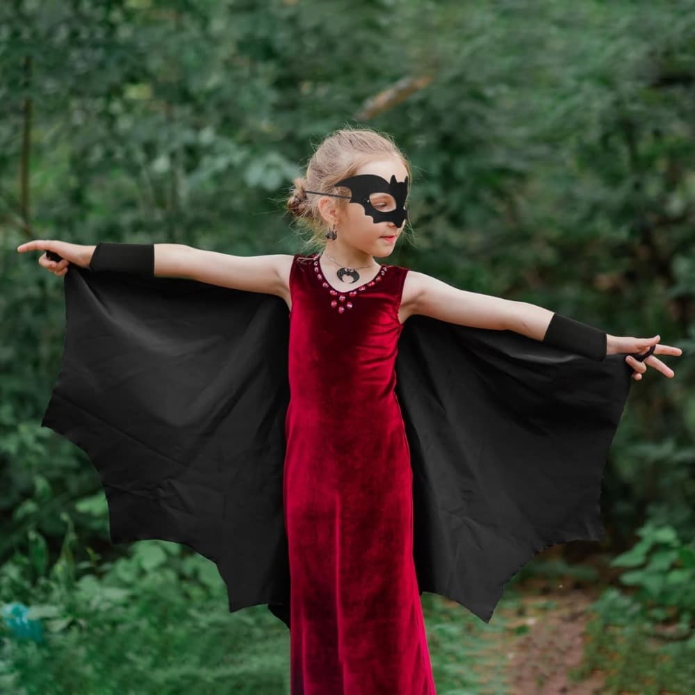 Fledermauskostüm mit schwarzer Maske und Cape