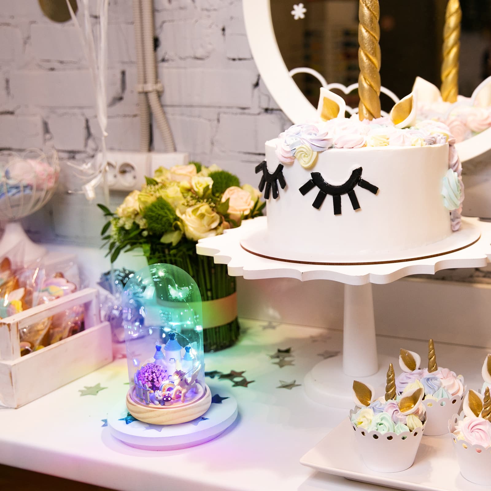 Unicorn craft kit with decorative elements for party and miniature landscapes