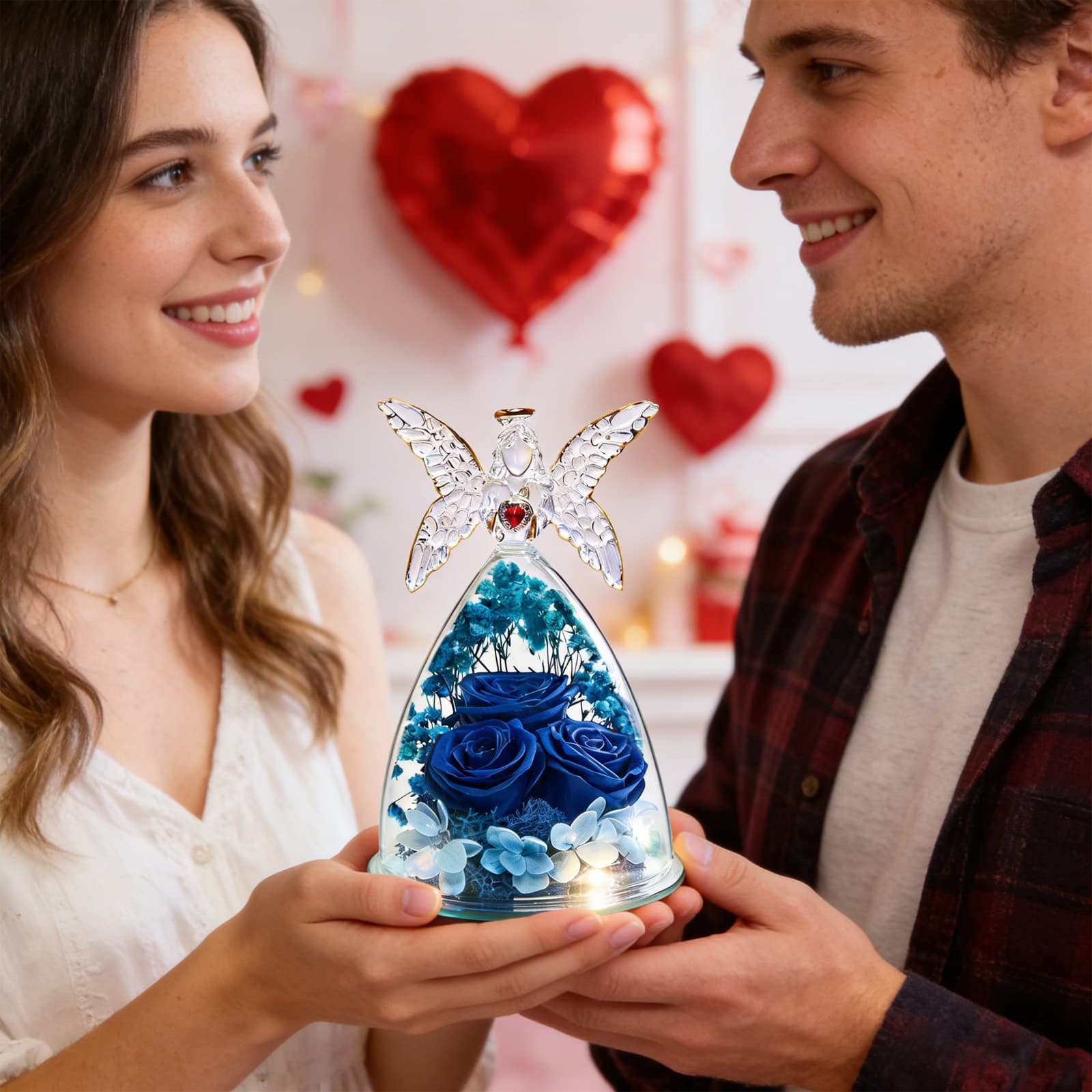 Blaue Rose in Glaskuppel mit Engelsfigur