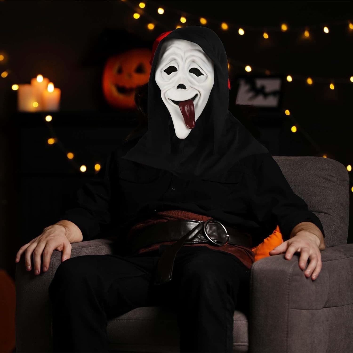 Weiße Halloween-Geistermaske mit Zunge