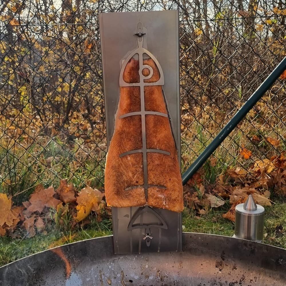 Salmon Holder for Barbecue Nights – Outdoor Cooking Accessory