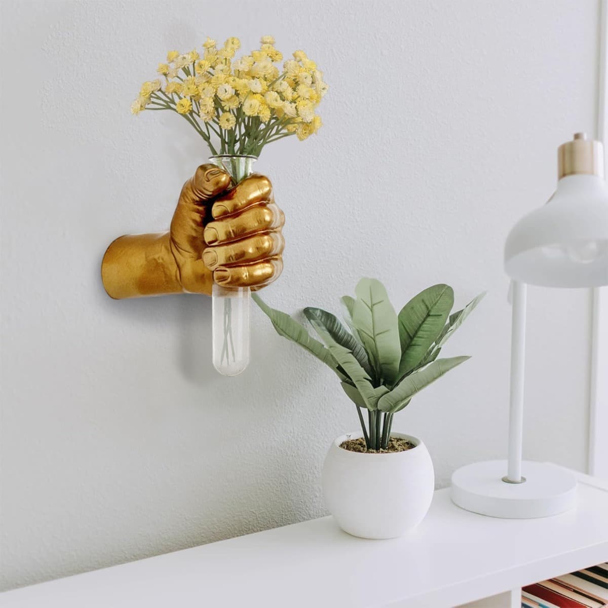 Goldene handförmige Blumenhalter für Tischdeko