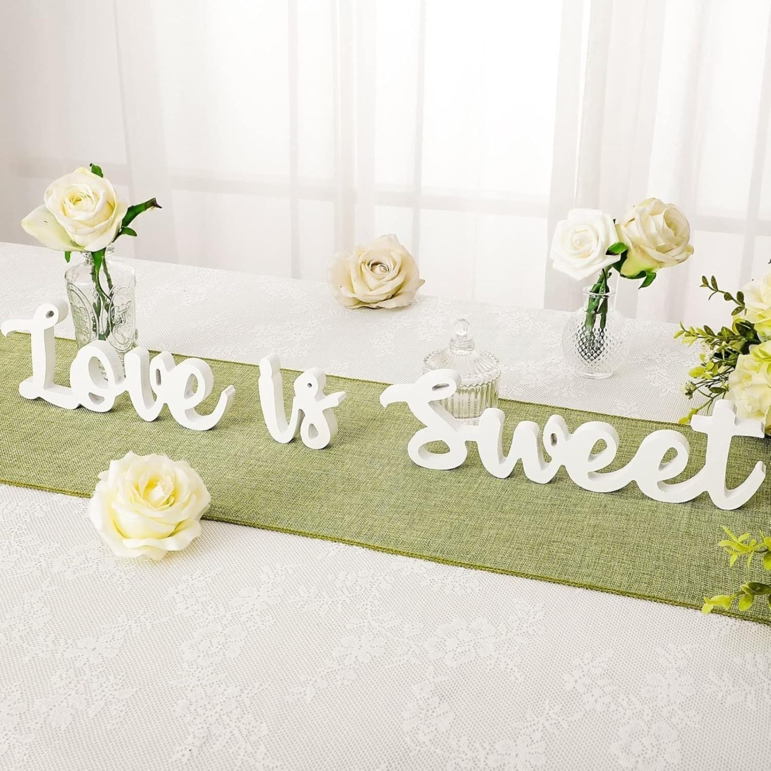 Hölzernes Love-is-Sweet-Tischschild für Dessertbuffets