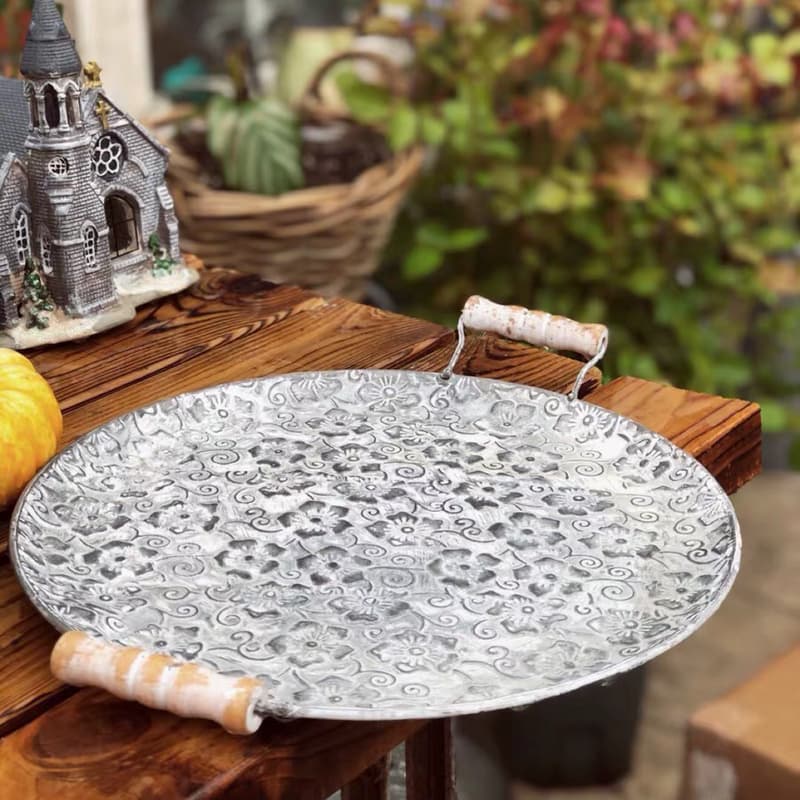 Round wrought iron belt storage tray