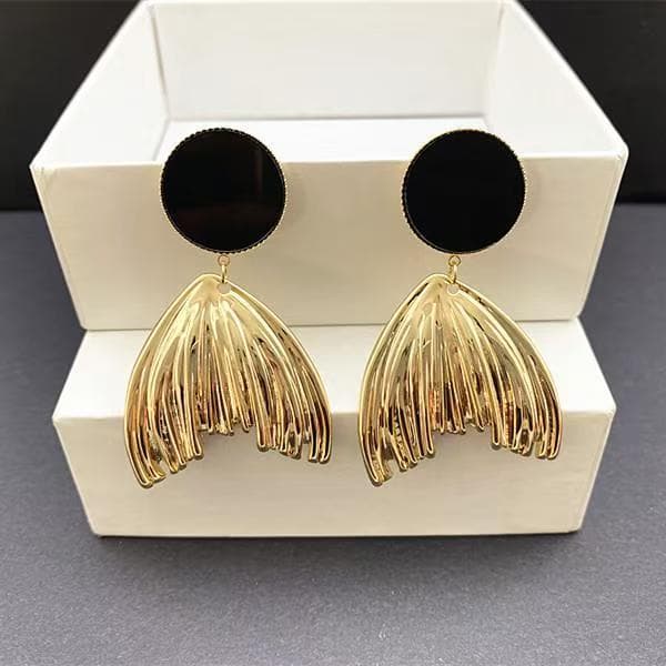 Schicke Fischschwanz-Ohrringe - Metallische Statement Dangles für Frauen