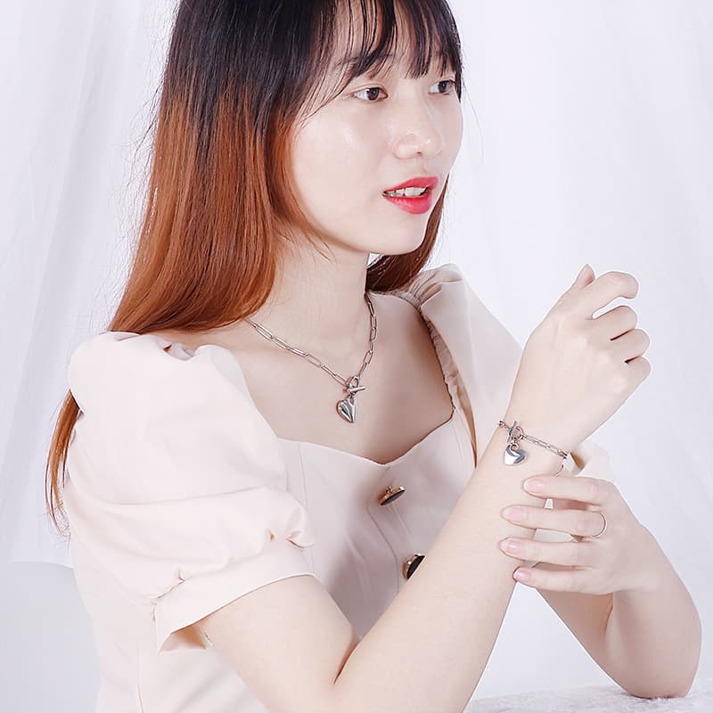 Conjunto de collar y pulsera de acero titanio corazón de durazno damas línea cuadrada
