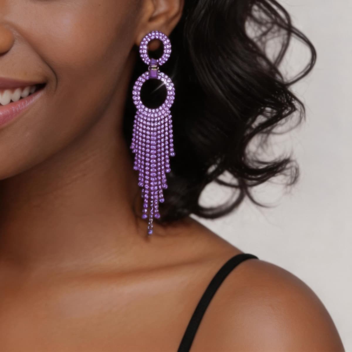 Trendige Lavendel-Earrings mit CZ-Steinen und Tassel-Dangle-Design