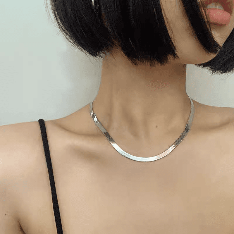 Collana in argento a forma di osso di serpente piatto - Stile minimalista, perfetta per l'uso quotidiano e San Valentino
