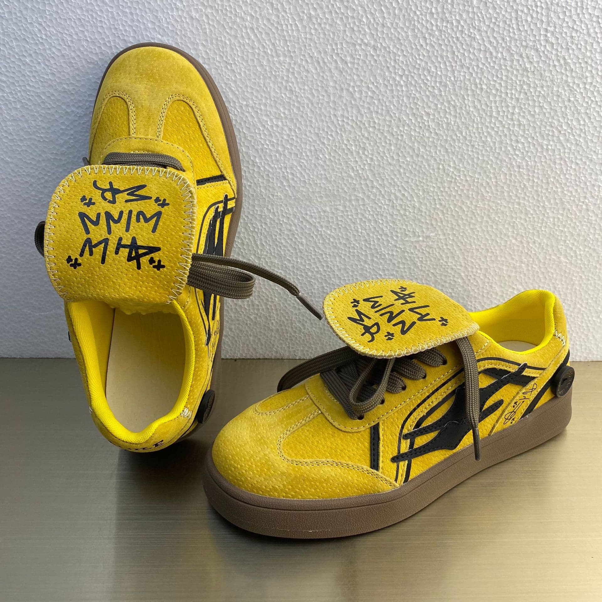 Damen Freizeitsneaker aus Leder mit Klappverschluss, niedriger Keil