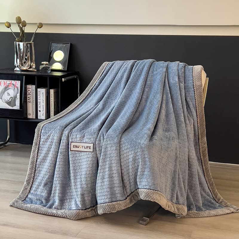 Dicker Samt-Wurfdecke Milk-velvet als Sofa-Deckblanket