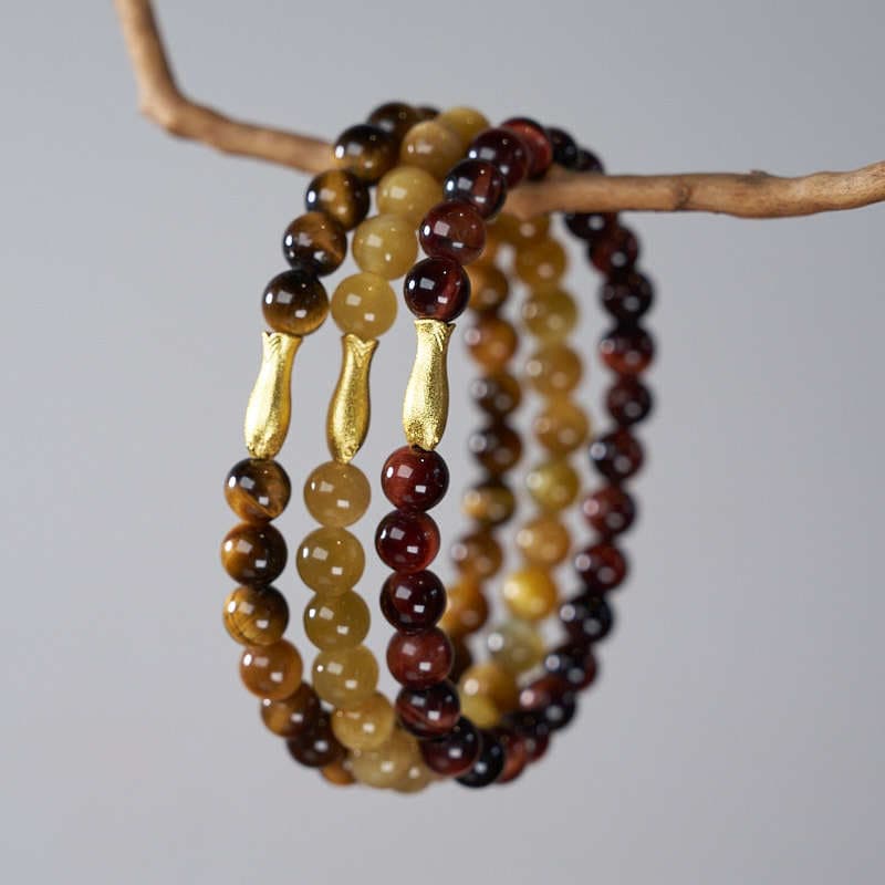 Bracelet en perles fait main avec pendentif de petit poisson à œil de tigre