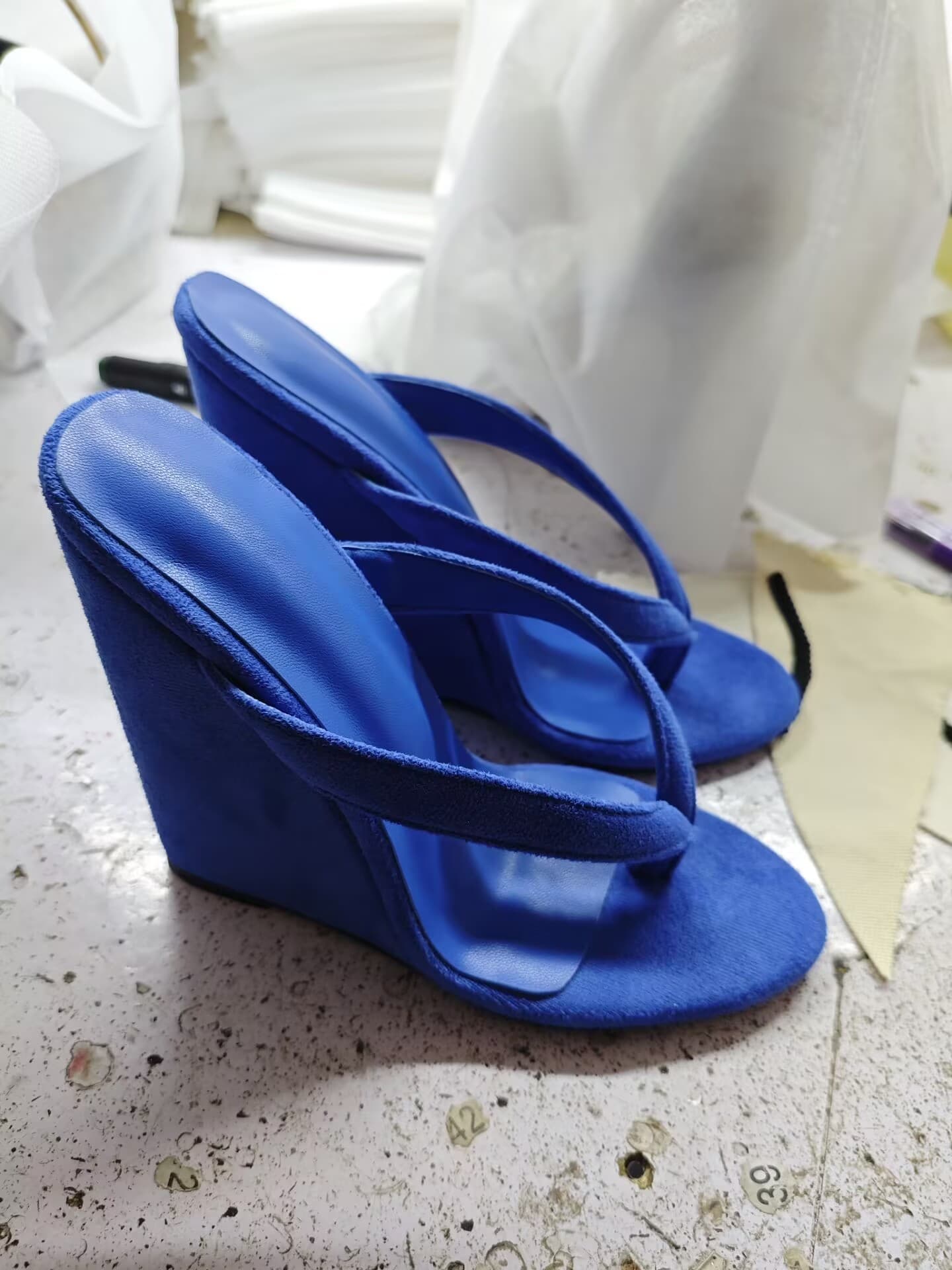 Sandales compensées femme bout rond bride orteil
