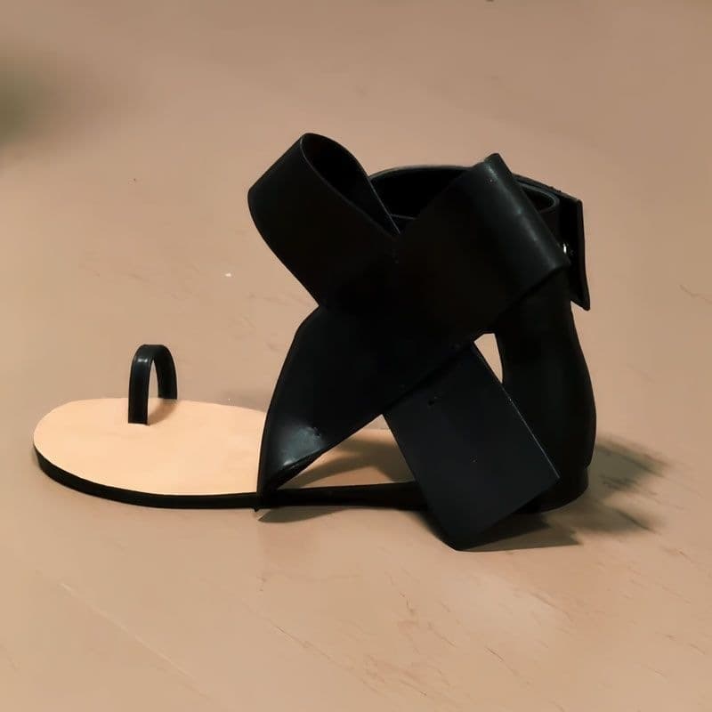 Sandales plates à lanière entre les orteils pour femme