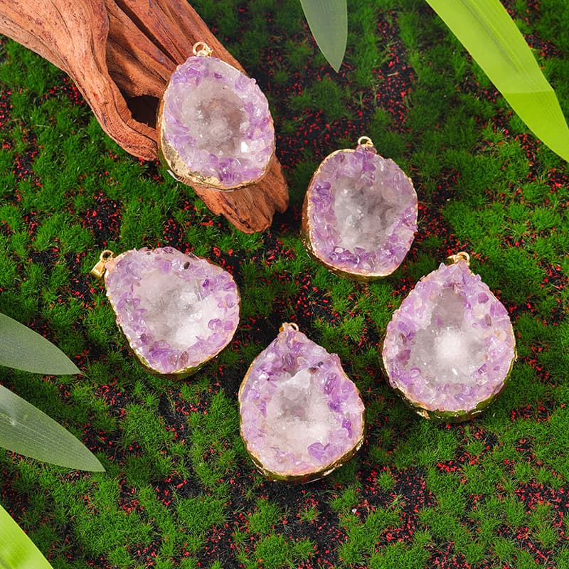 Natürlicher Amethyst-Anhänger mit vergoldetem Rand