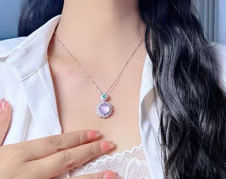 Halskette mit Anhänger aus natürlichem lila Chalcedon, 925er Silberauflage