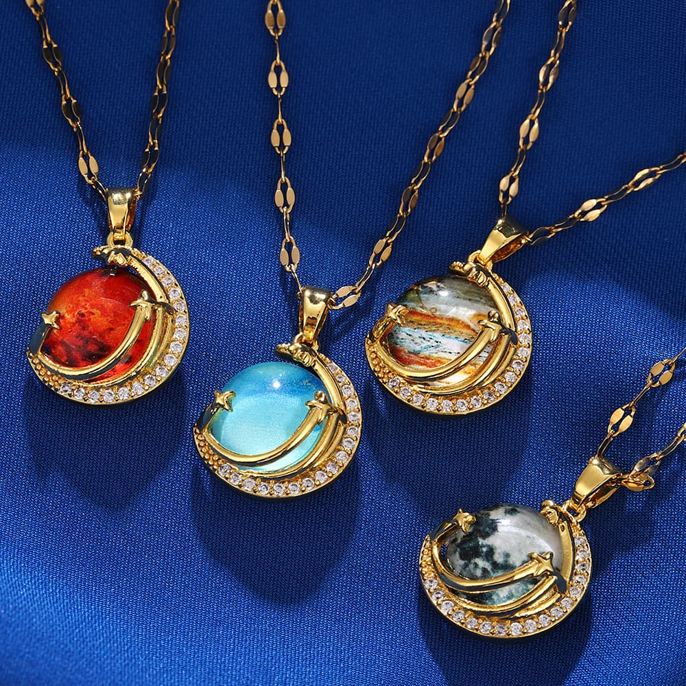 Stern-Anhänger im Retro-Design an feiner Kette
