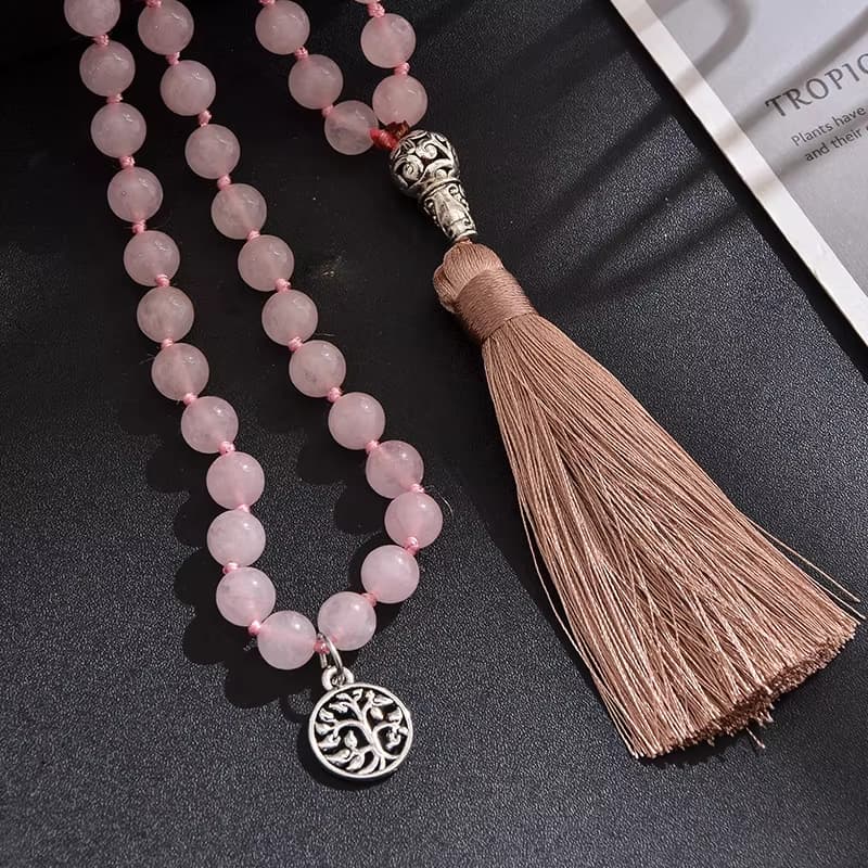 Collana lunga con frange in pietra naturale stile etnico