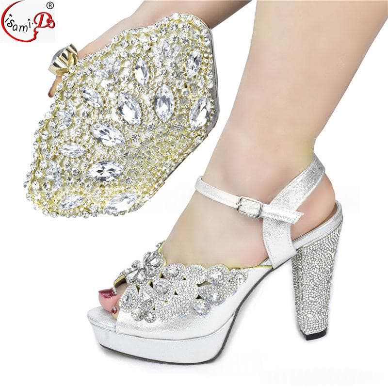 Sandales argentées à strass avec pochette