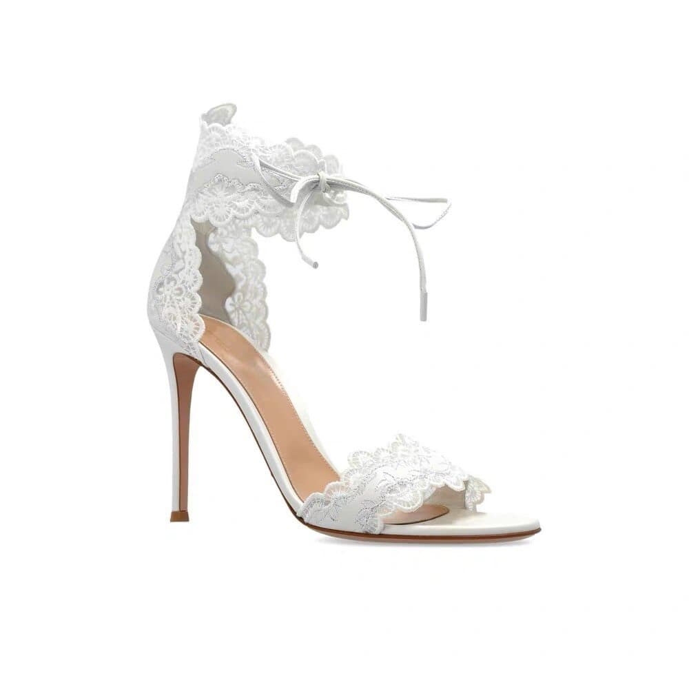 Sandales à talon aiguille blanches avec brides, 9 cm