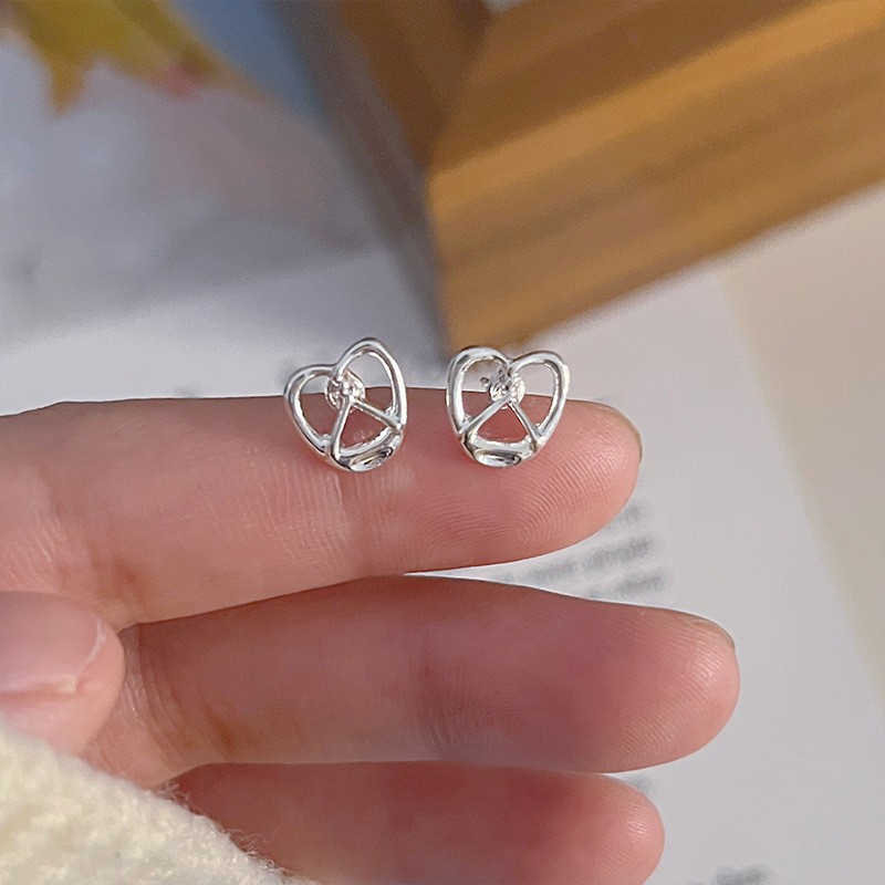 Women Elegant Silver Metal Studs Niche Luxury Ear Jewelry