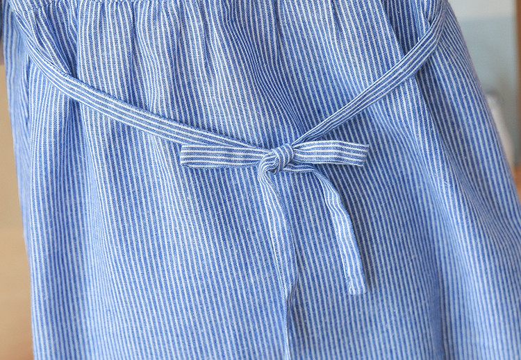 Robe de grossesse à col montant rayée avec broderie