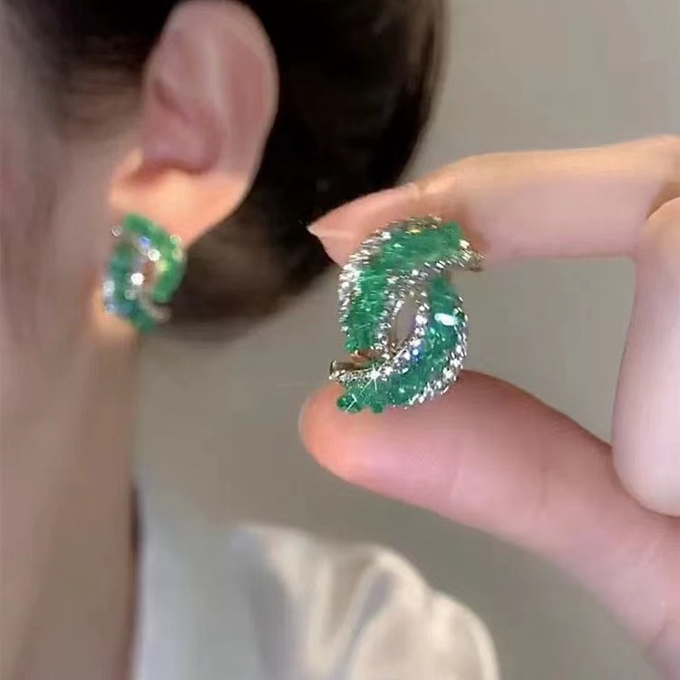 Grüne Diamant-Ohrstecker im Geometrischen Design