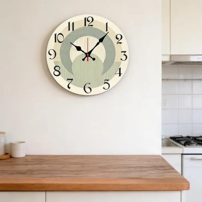 Holz-Wanduhr im skandinavischen Design