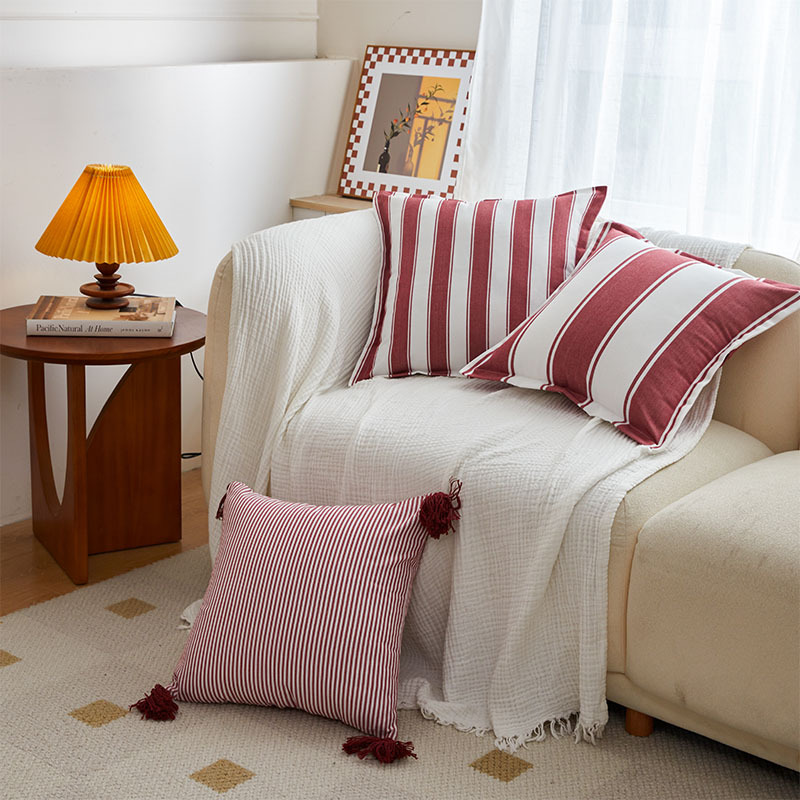 Polyester-cotton Red And White Plaid Striped Pillowcase With Piped Edges And Tassels