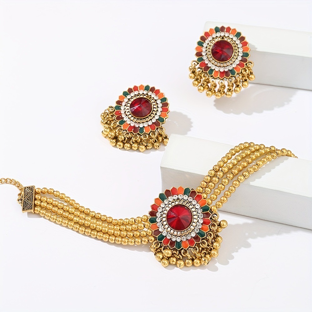 Collana e orecchini in stile bohemien indiano e fiori